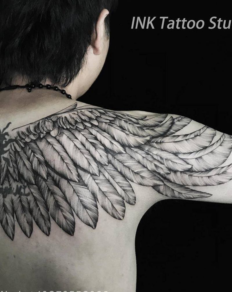 翅膀未完成纹身图片_背部点刺纹身图案