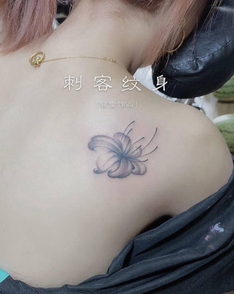 彼岸花纹身图片_背部纹身图案