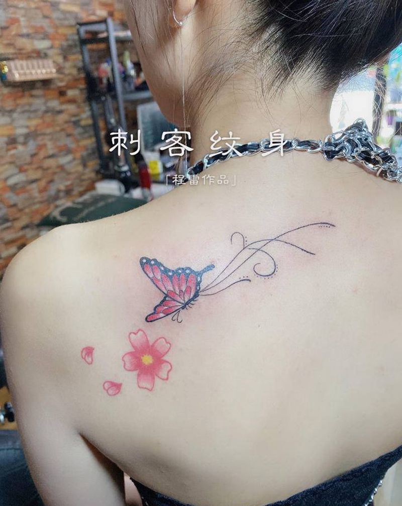 花 蝴蝶纹身图片_背部纹身图案