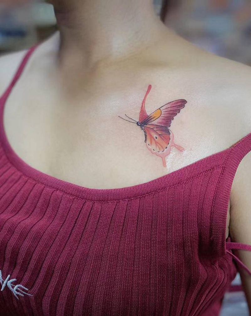 蝴蝶纹身图片_胸部纹身图案