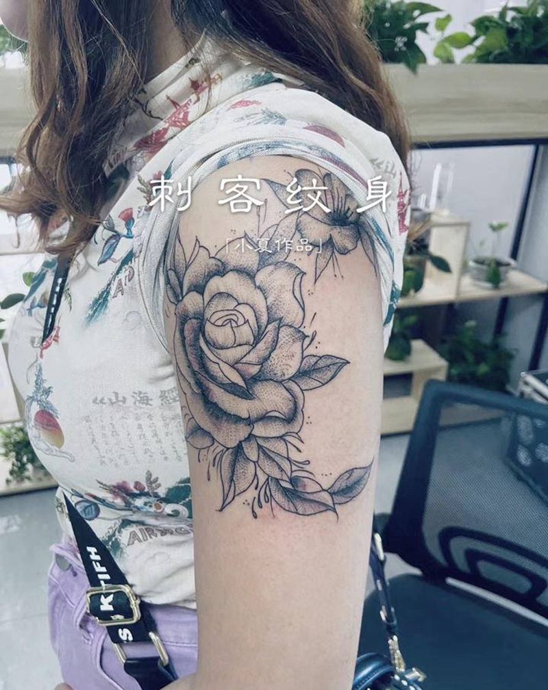 素花纹身图片_肩部纹身图案