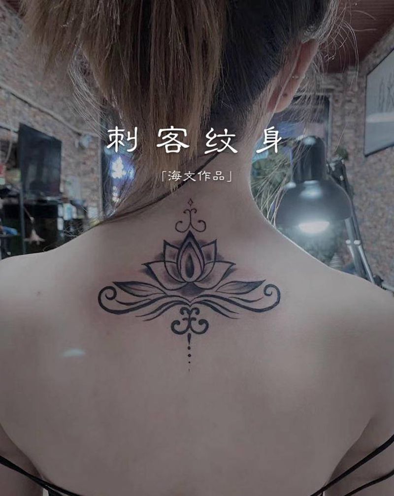小图纹身图片_背部纹身图案