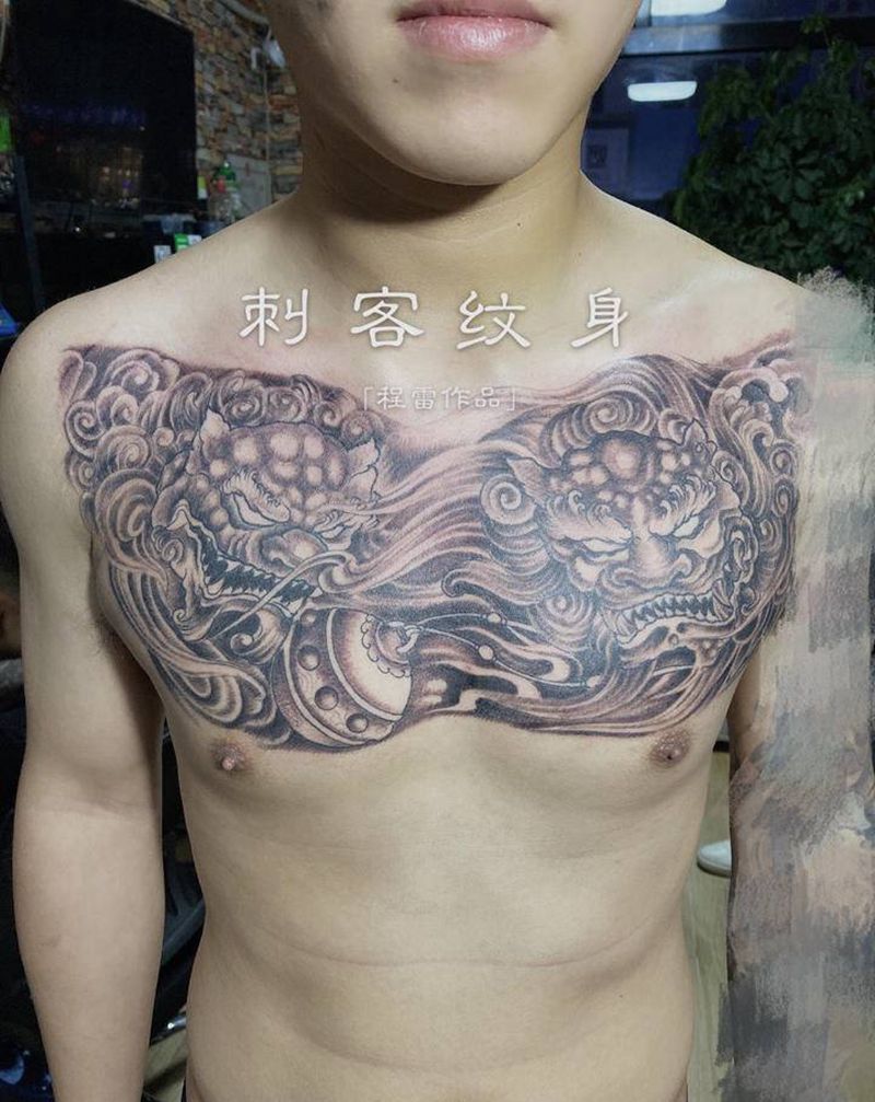 唐狮花胸纹身图片_胸部纹身图案