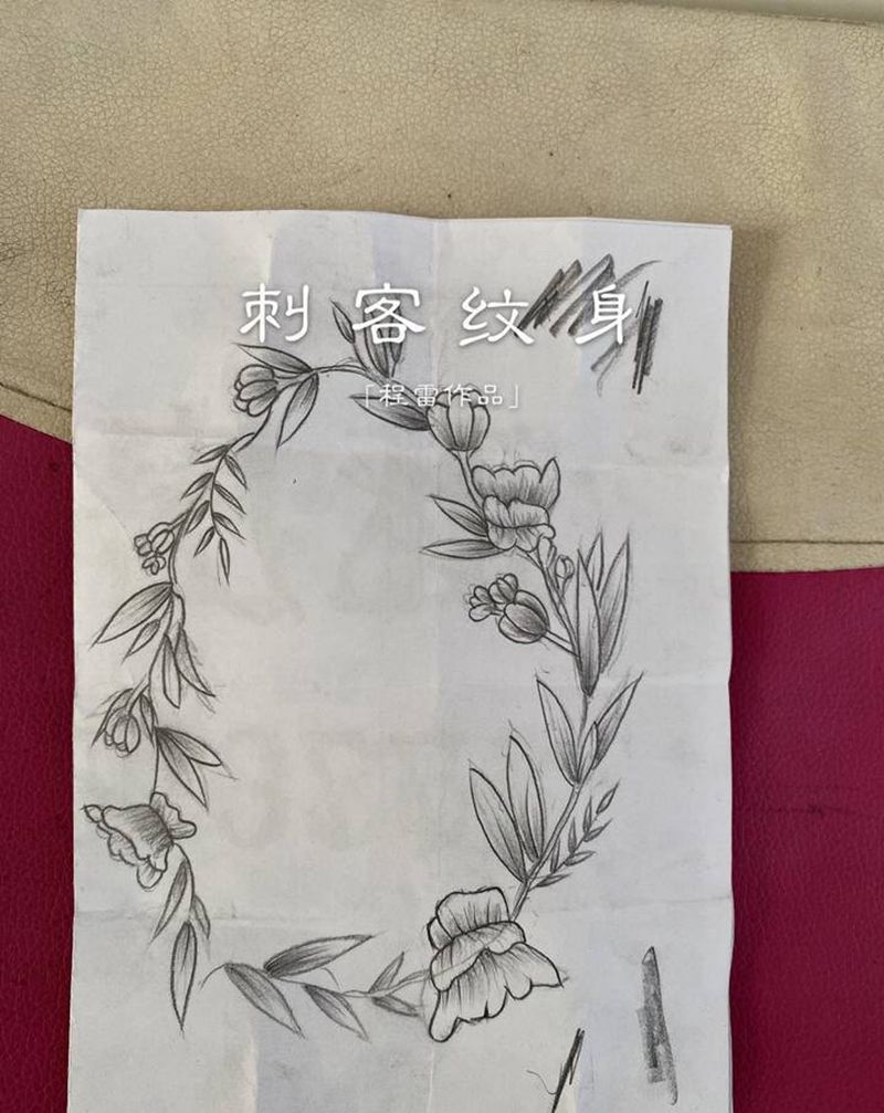 手绘小肩花纹身图片_肩部纹身图案