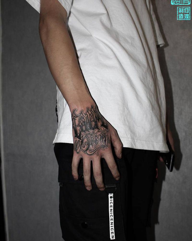 花体字作品纹身图片_手部花体字纹身图案