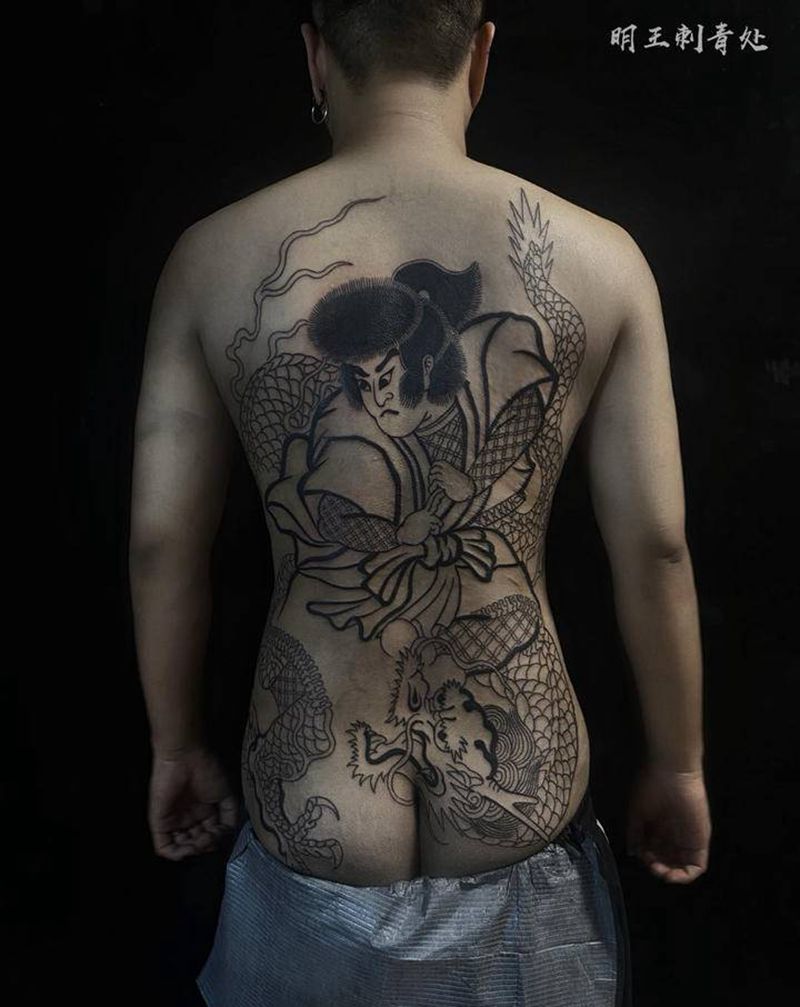 云龙九郎满背割纹身图片_背部老传统纹身图案