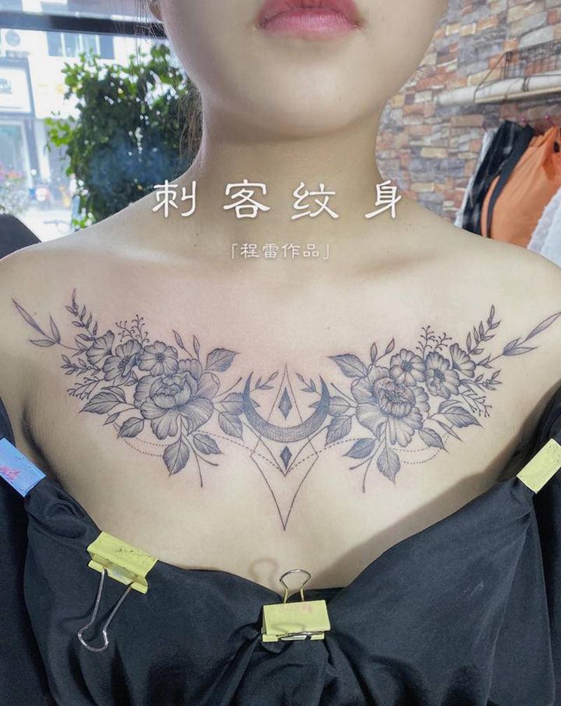胸花纹身图片_胸部纹身图案