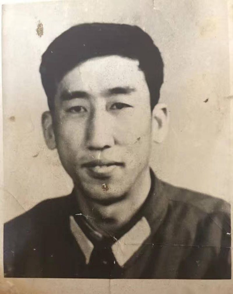 一张老照片纹身图片_肩部欧美写实纹身图案