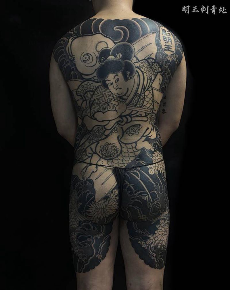 鬼若丸治鲤背景结束纹身图片_背部老传统纹身图案