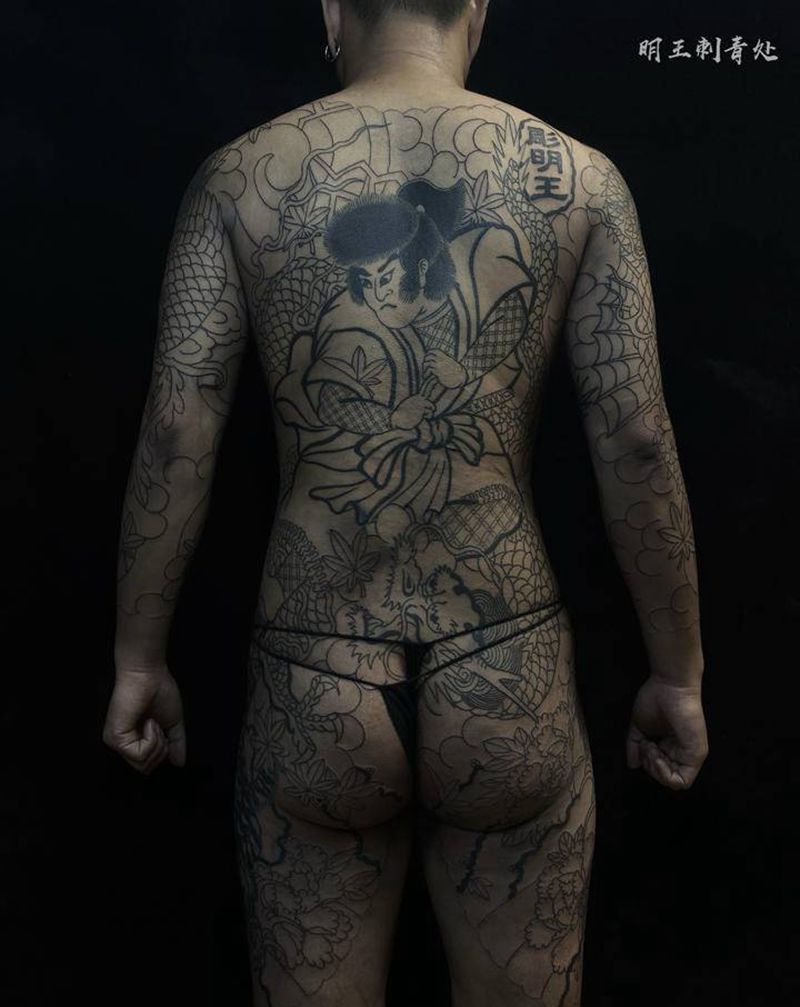 云龙九郎纹身图片_背部臀部老传统纹身图案