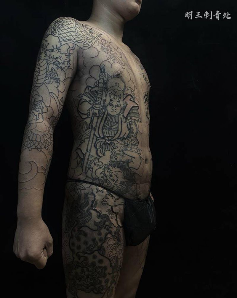 开衫纹身图片_腹部胸部老传统纹身图案