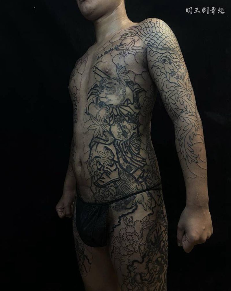 开衫纹身图片_腹部老传统纹身图案