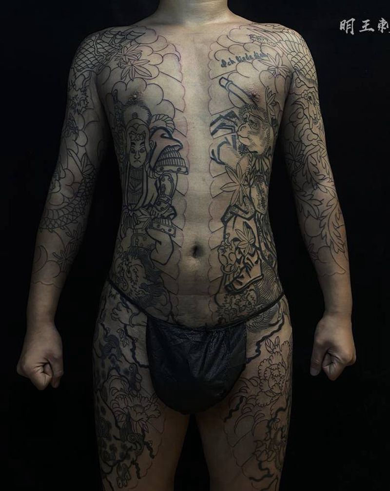 开衫纹身图片_腹部胸部老传统纹身图案