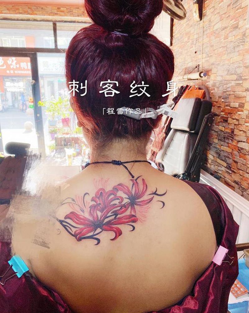 彼岸花纹身图片_背部纹身图案