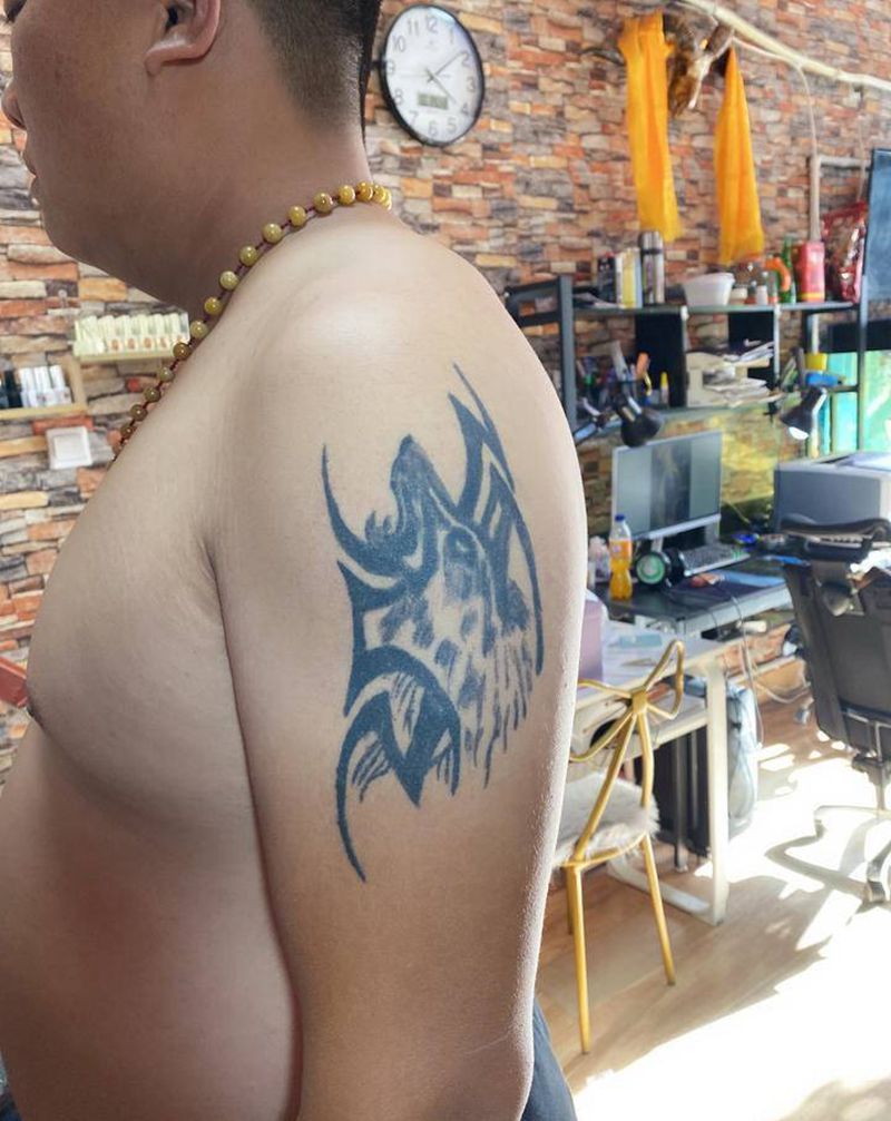 遮盖纹身图片_肩部纹身图案