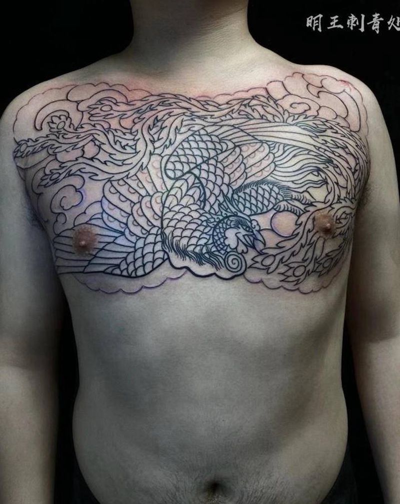 花胸凤凰割纹身图片_胸部老传统纹身图案