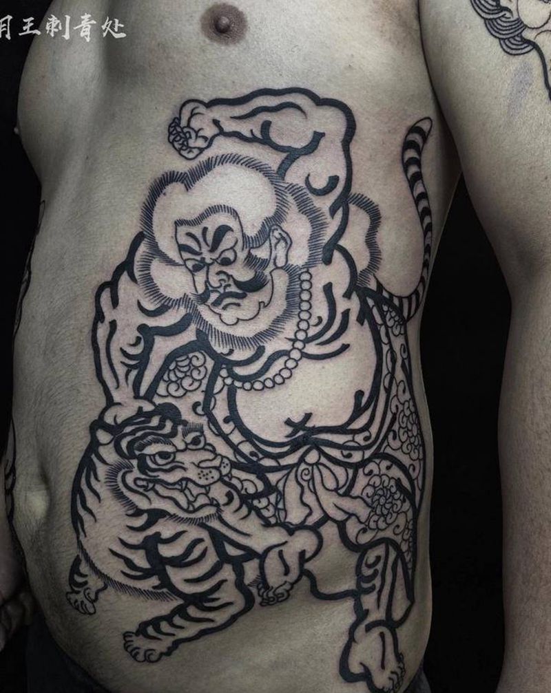 开衫武松打虎aiu纹身图片_腰部老传统纹身图案