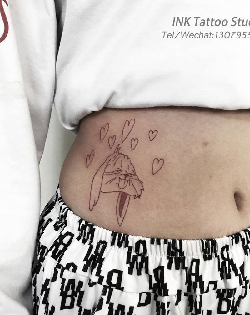 厌世脸的兔子纹身图片_腰部几何纹身图案