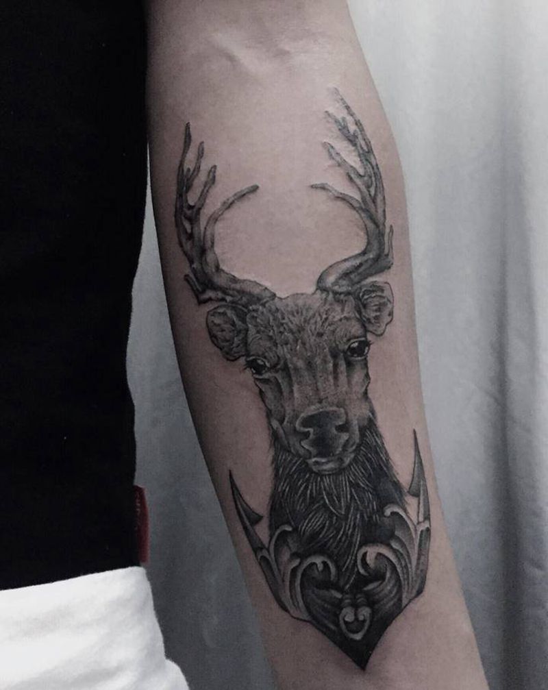 鹿纹身图片_手臂欧美写实纹身图案