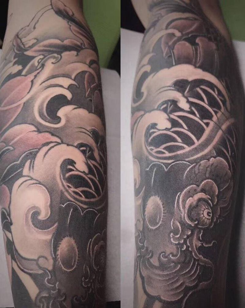 包小臂纹身图片_手臂新传统鱼、莲纹身图案
