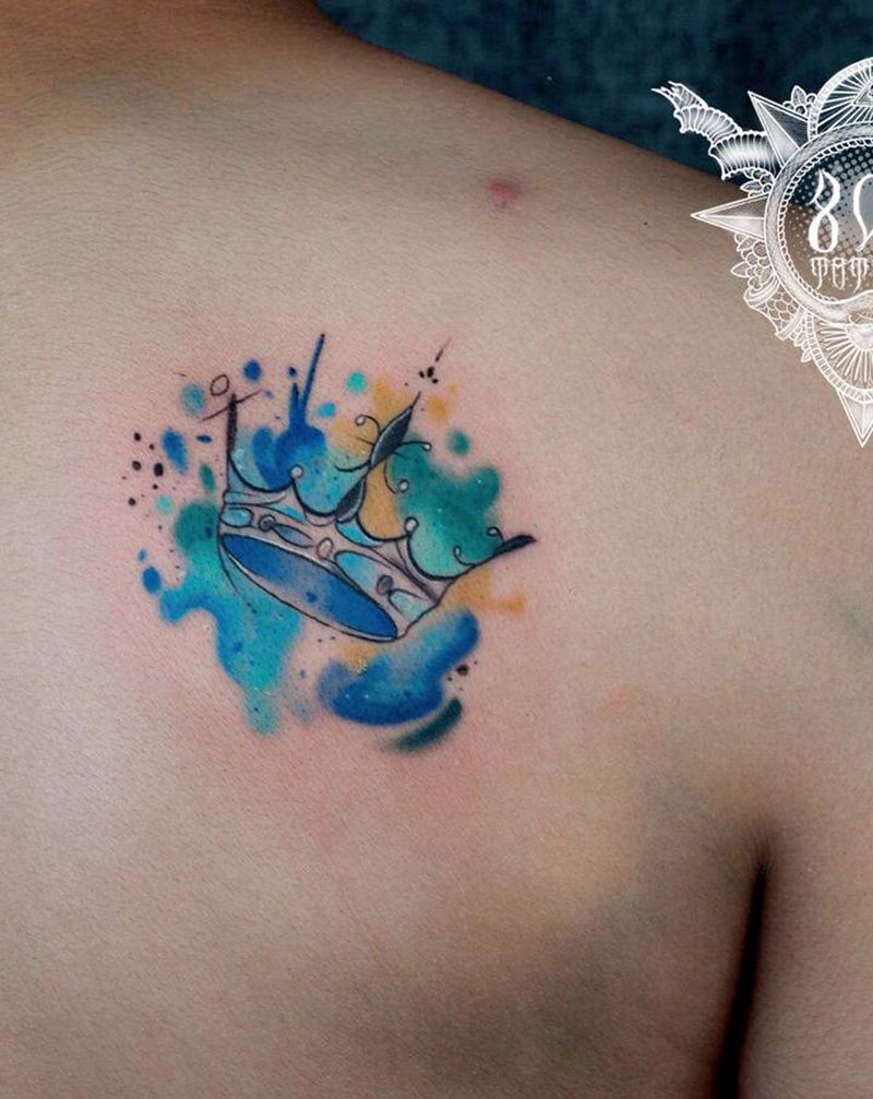 情侣皇冠纹身图片_肩部水彩纹身图案