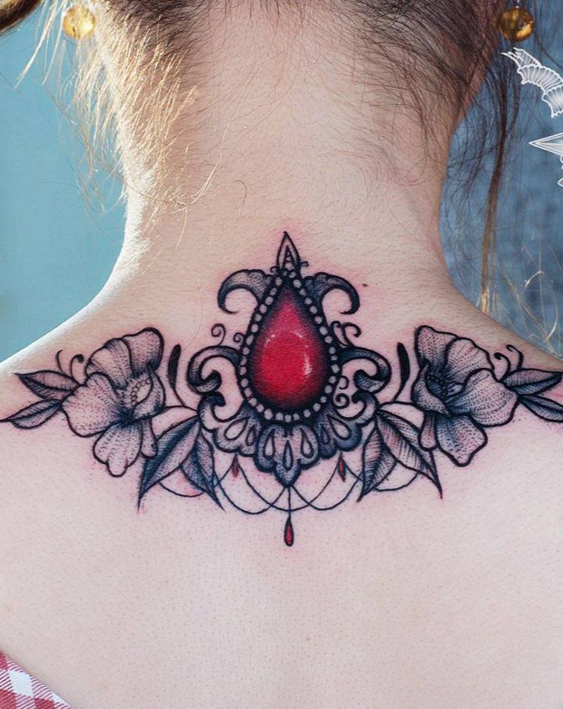 后颈宝石链纹身图片_颈部点刺几何纹身图案