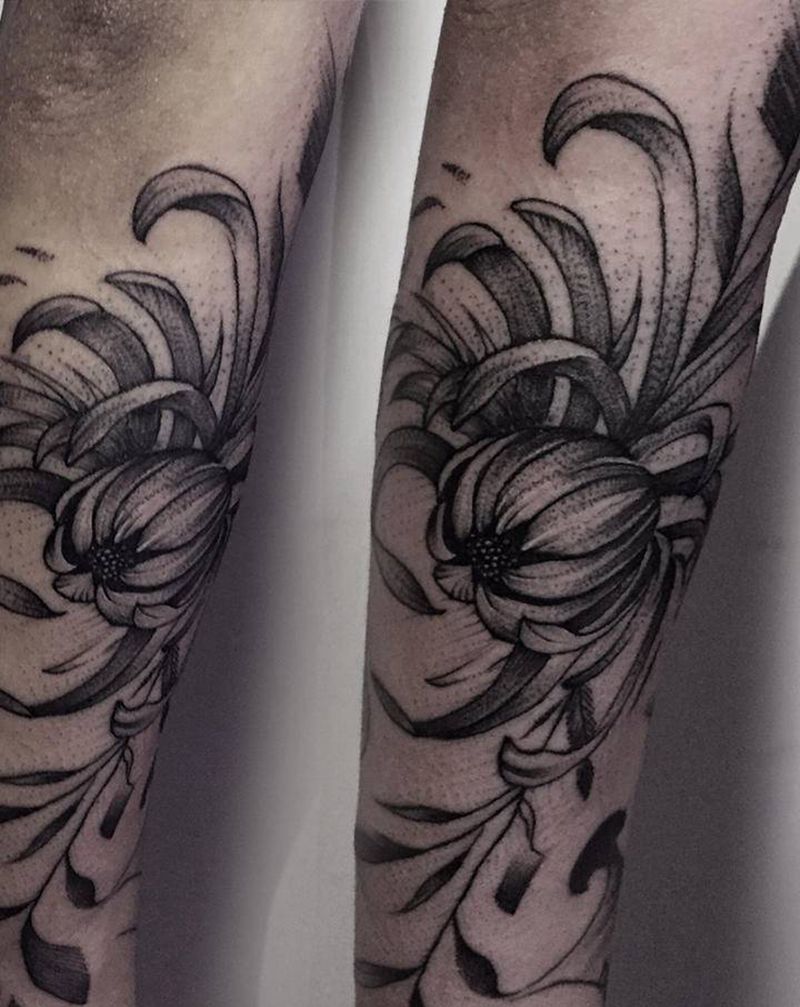 菊花纹身图片_手臂点刺新传统纹身图案