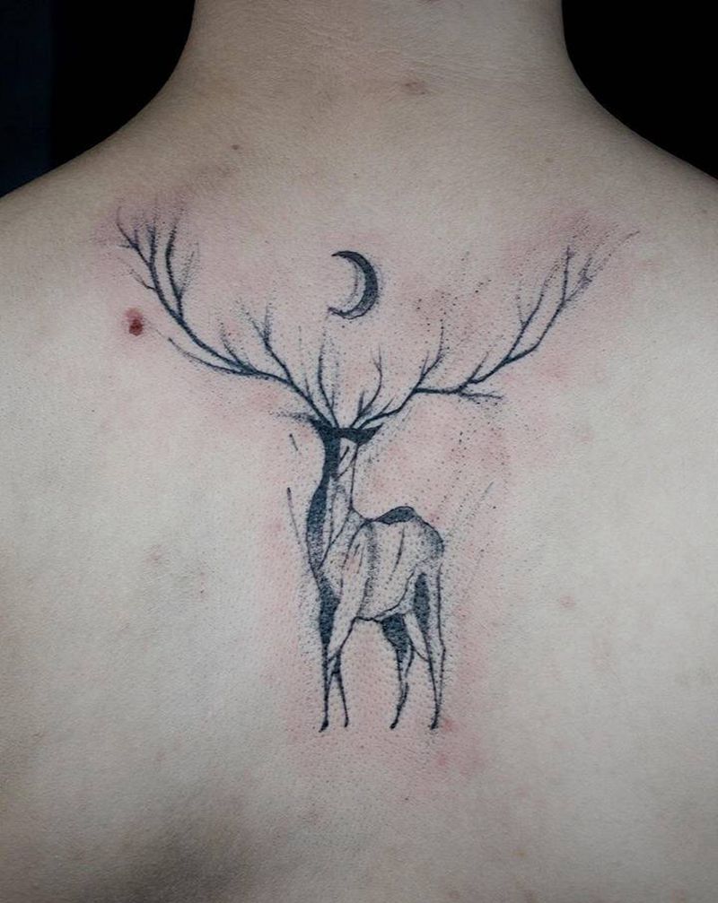 速写风格鹿纹身图片_背部点刺纹身图案