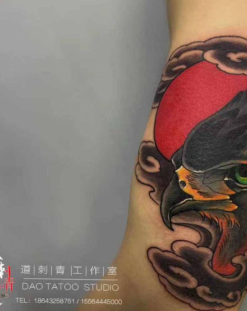小鹰头一枚纹身图片_手臂新传统New School纹身图案