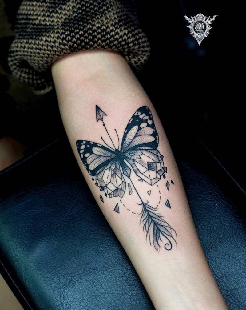点刺几何蝴蝶纹身图片_手臂纹身图案