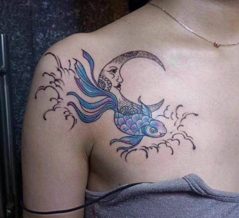 玛雅日月纹身图片_肩部图腾水彩鱼月亮太阳纹身图案