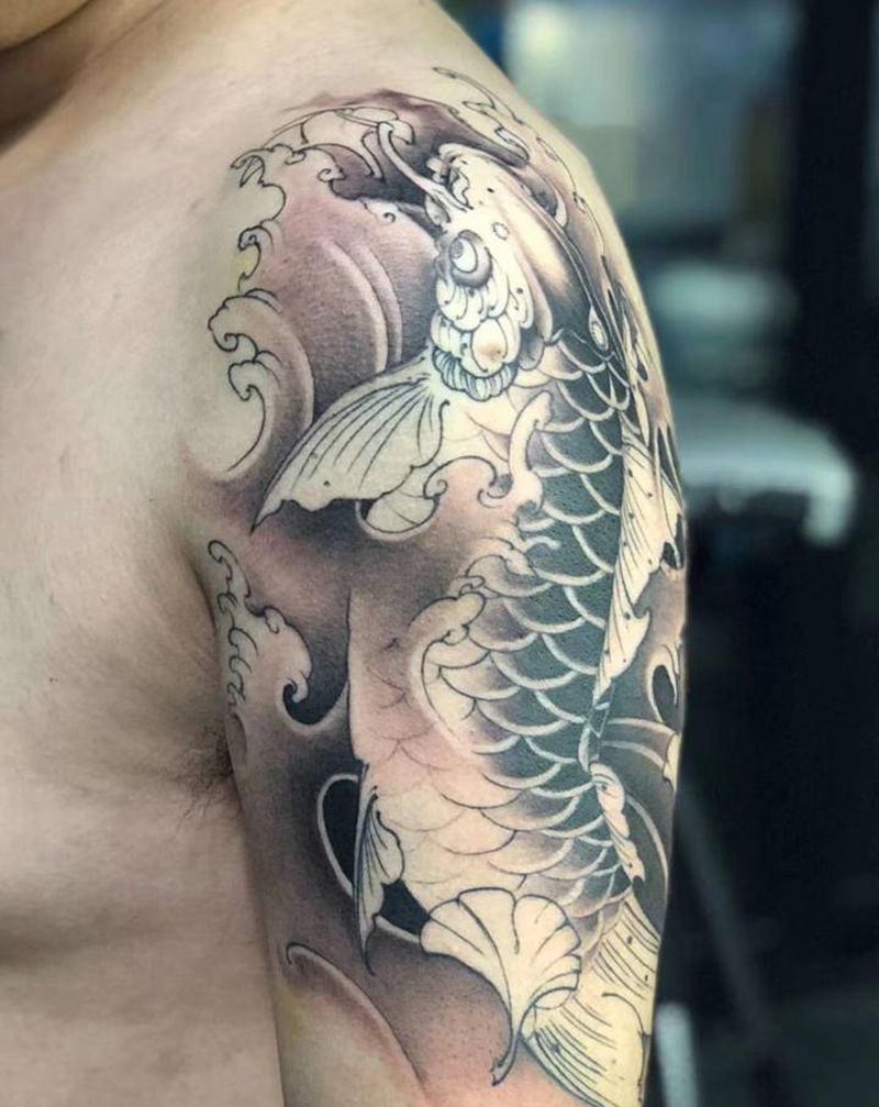 半臂鱼纹身图片_手臂老传统新传统纹身图案