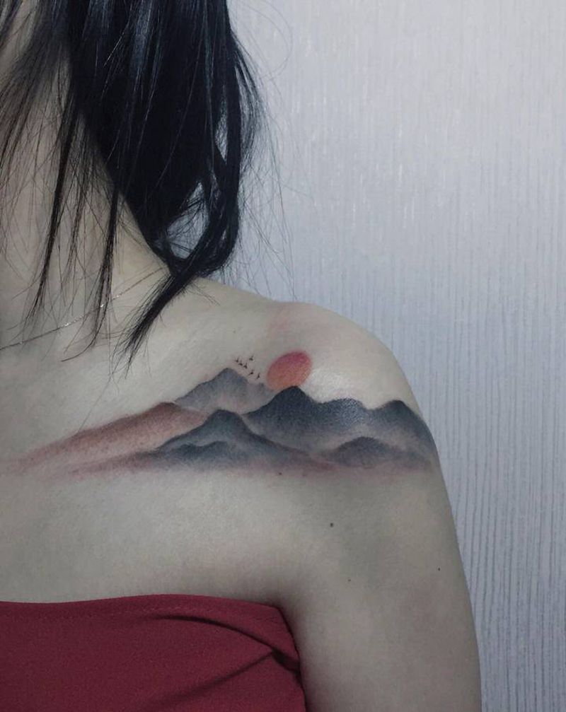 山水纹身图片_肩部水彩水墨纹身图案