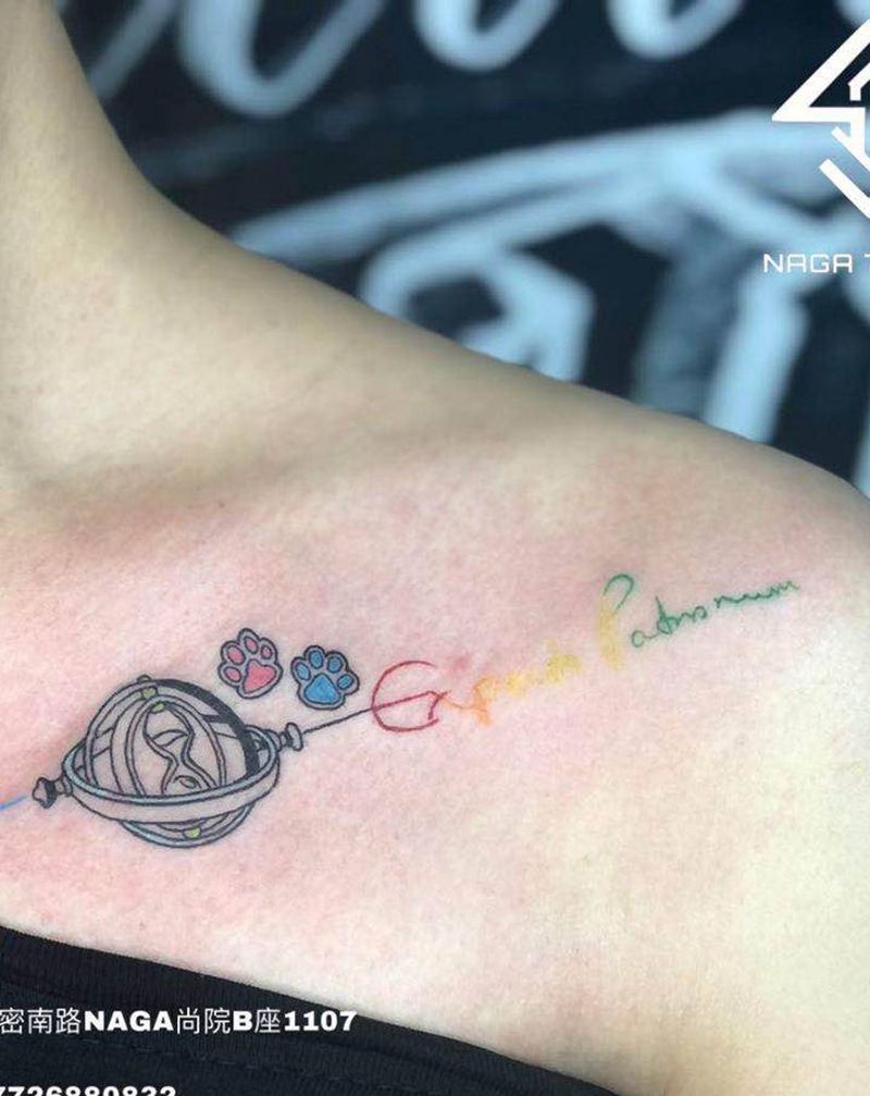 锁骨小清新纹身图片_胸部纹身图案