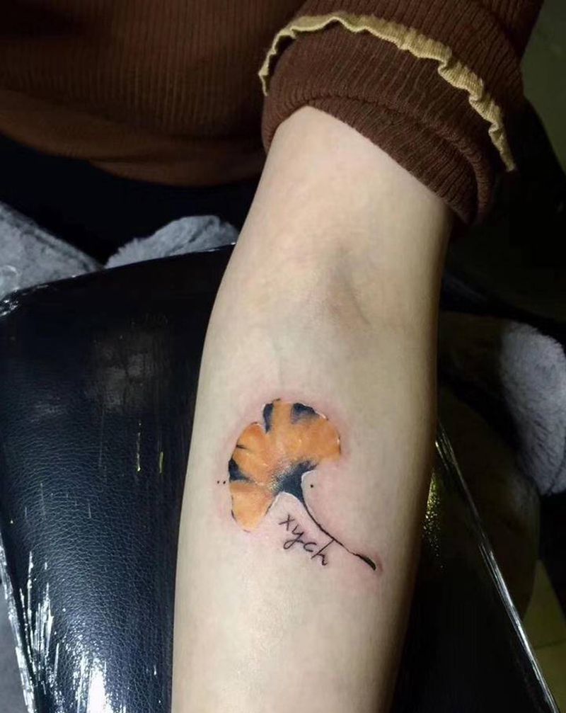 银杏叶纹身图片_手臂水彩植物树叶纹身图案