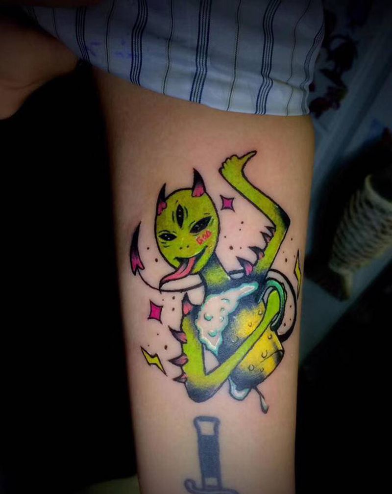 醉酒et纹身图片_手臂New School人物创意酒纹身图案