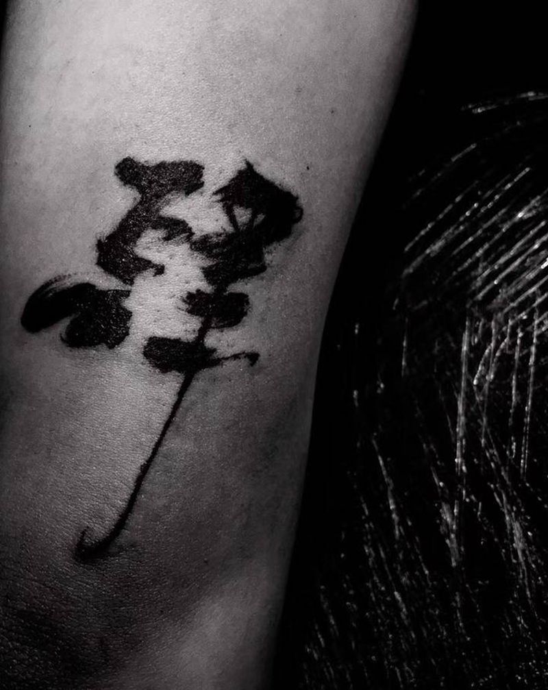 毛笔字纹身图片_手臂水墨毛笔字纹身图案