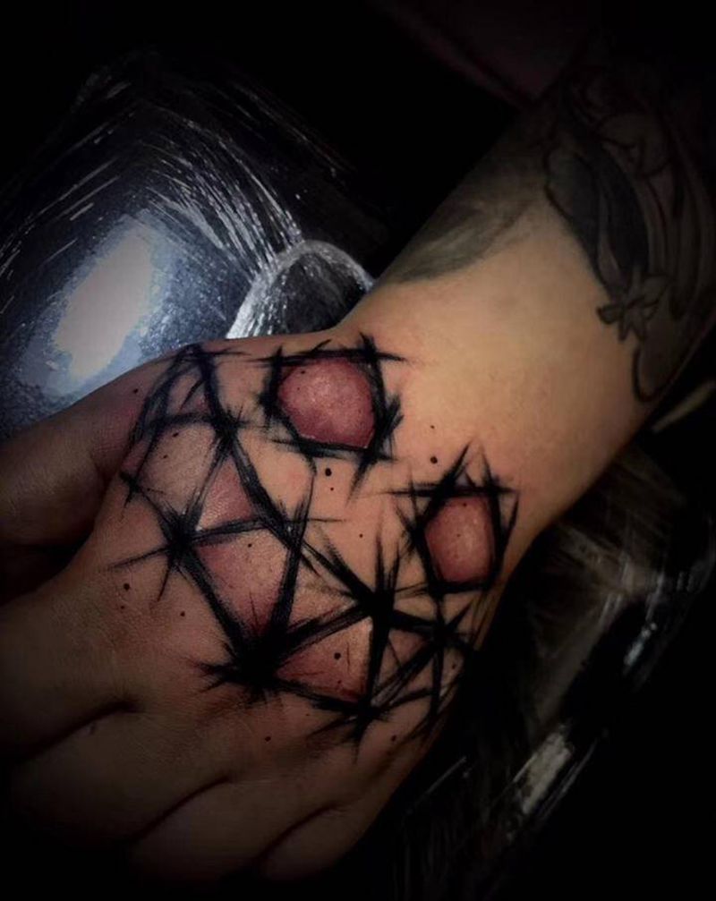 暗黑笑脸纹身图片_手部点刺笑脸暗黑纹身图案