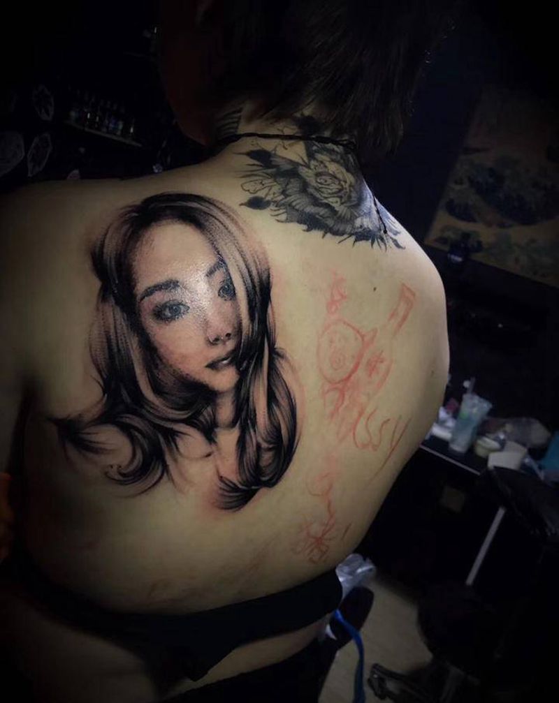 肖像纹身图片_背部欧美写实肖像纹身图案