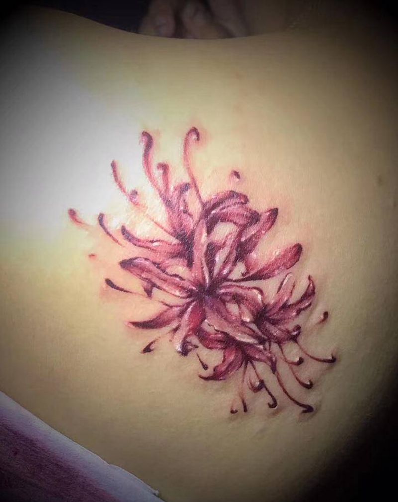 彼岸花纹身图片_背部水彩彼岸花纹身图案