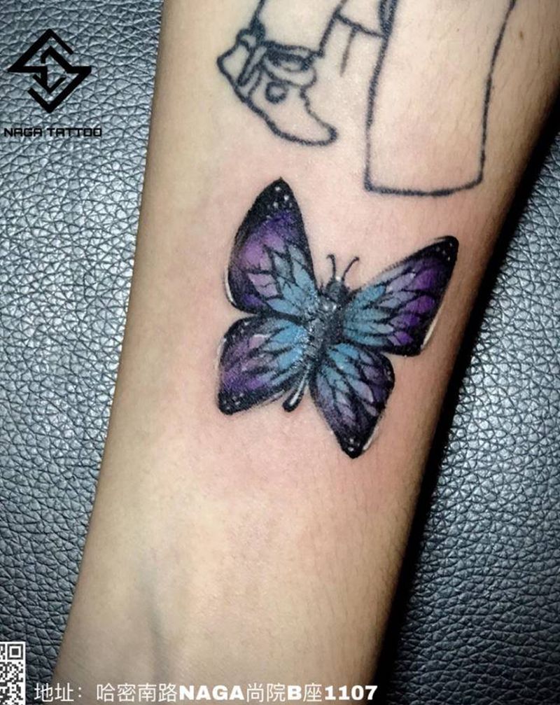 蝴蝶纹身图片_手臂水彩点刺蝴蝶叠彩纹身图案