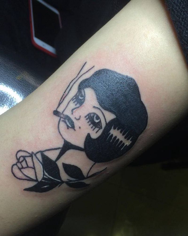 old school纹身图片_手臂Old School女孩玫瑰烟纹身图案