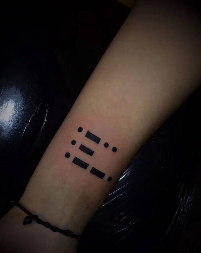 摩丝密码纹身图片_手臂手部图腾摩斯密码纹身图案