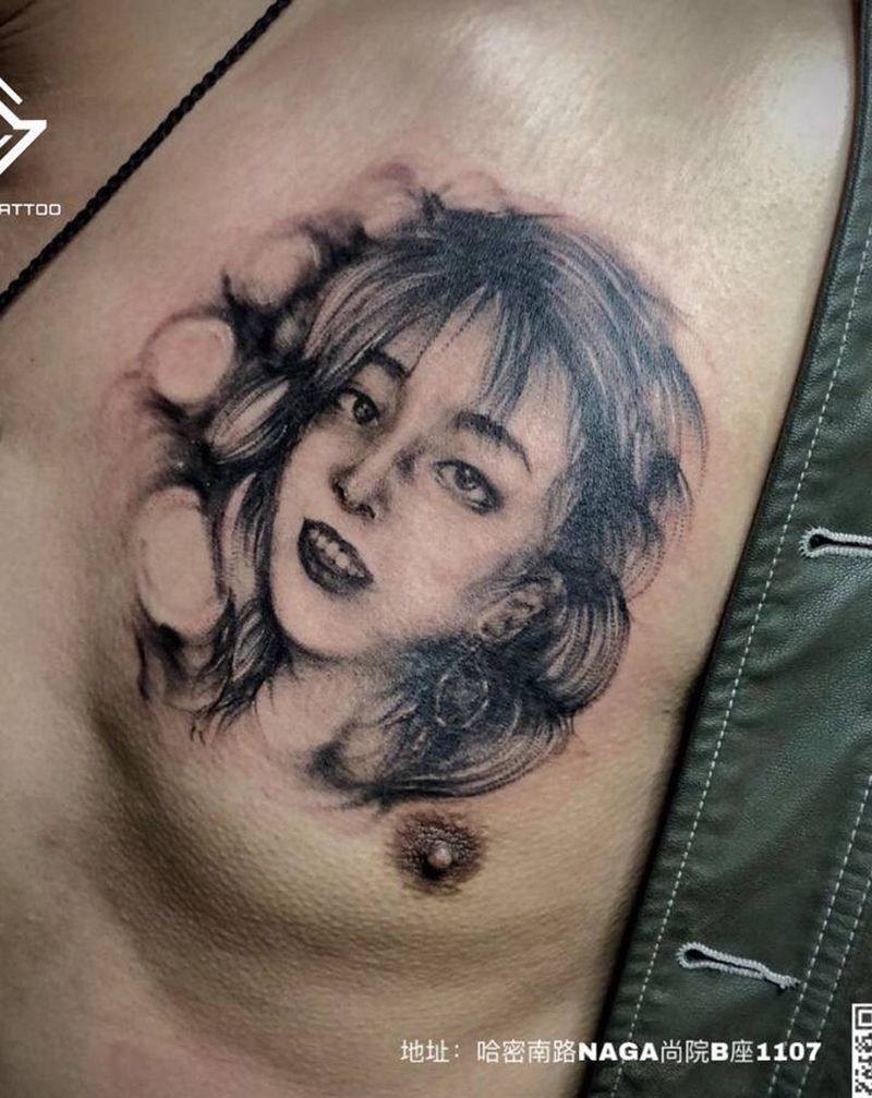 胸口肖像纹身图片_胸部欧美写实点刺肖像纹身图案
