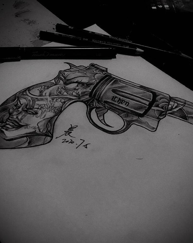 原创匪帮左轮手枪手稿纹身图片_手臂腿部欧美写实点刺枪匪帮肖像纹身图案