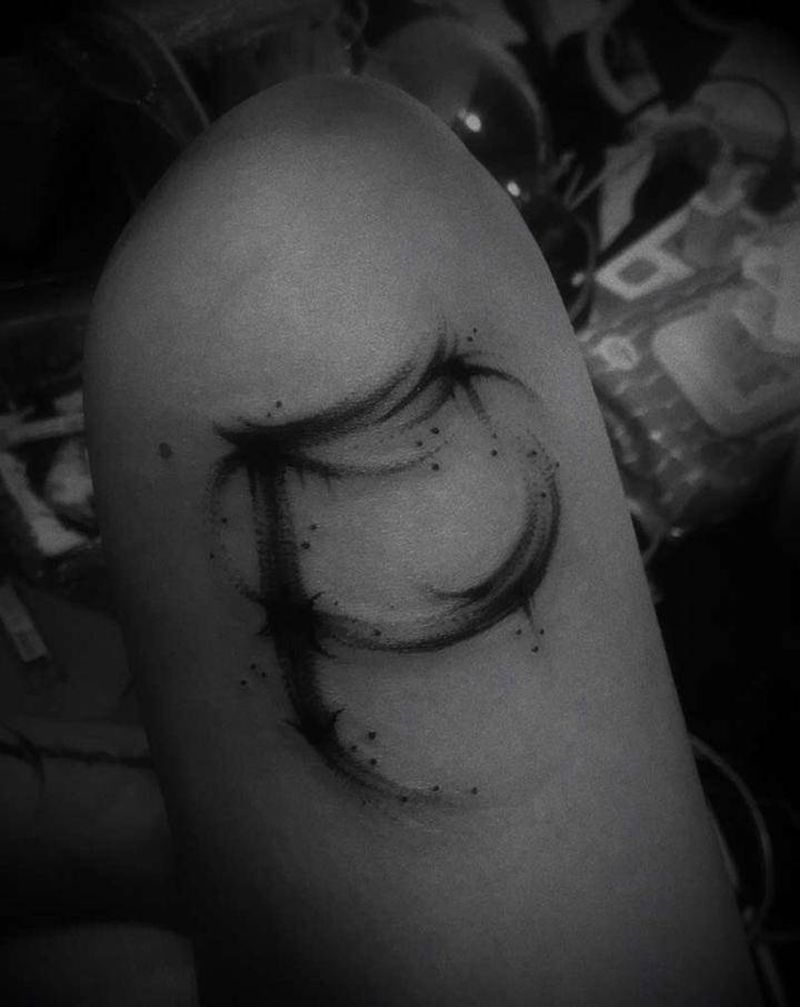 手绘花体字纹身图片_腿部花体字点刺花体字暗黑纹身图案