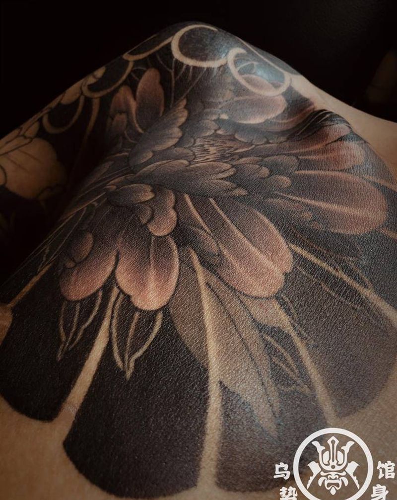 牡丹纹身图片_胸部肩部新传统老传统纹身图案