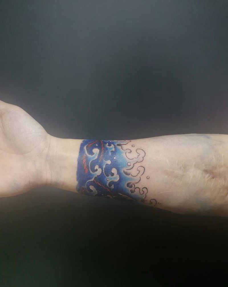 原创臂环遮盖纹身图片_手臂New School水彩水浪船贸纹身图案