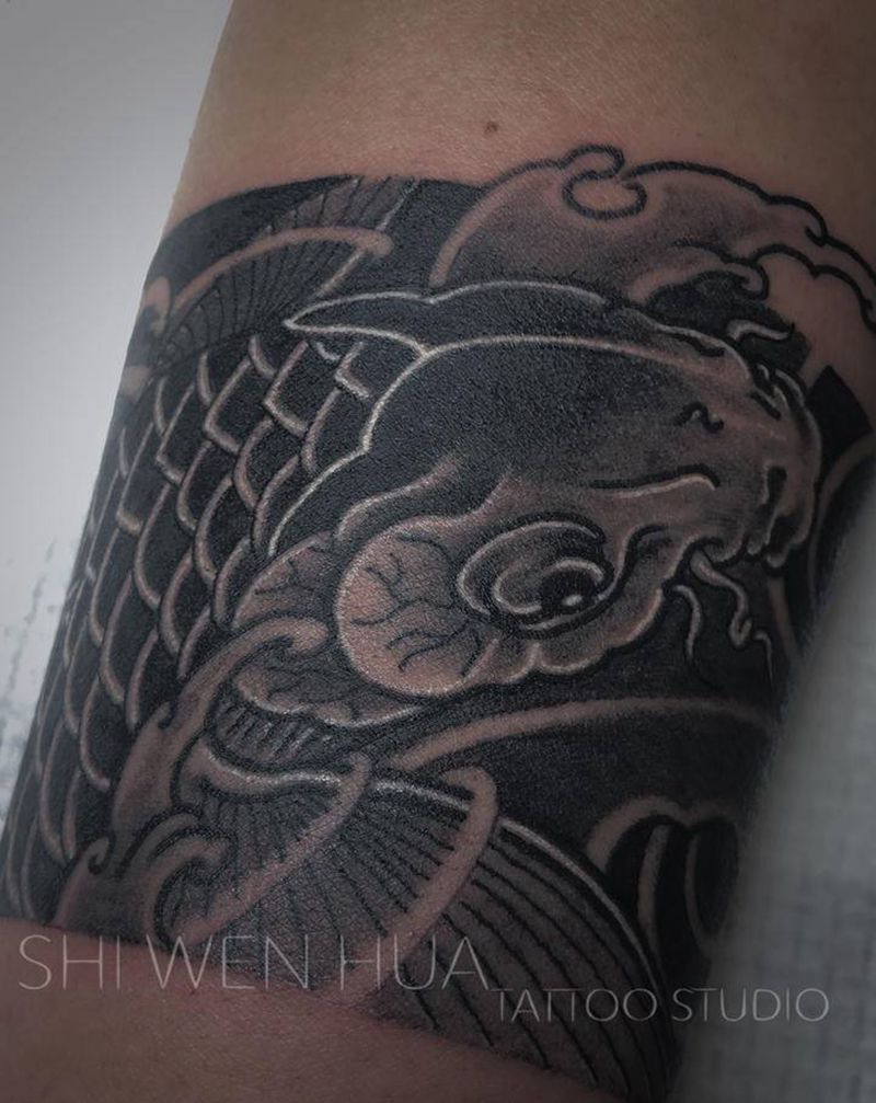 臂环鲤鱼、浪纹身图片_手臂老传统新传统纹身图案