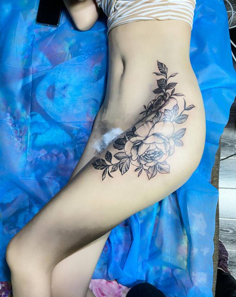 素花纹身图片_臀部腿部纹身图案